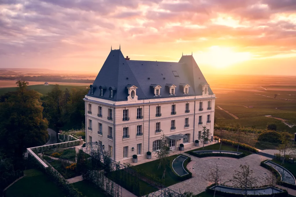 Château de Saran Moët & Chandon au coucher du soleil, écrin d’une expérience d’hospitalité de luxe
